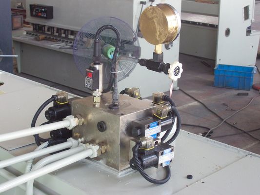 Máy cắt vải kim loại Guillotine Máy cắt vải kim loại CNC thủy lực Trọng lượng thay đổi từ 2000kg đến 10000kg Giải pháp cắt chính xác