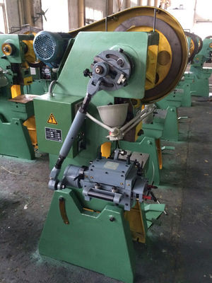 Máy cấp bơm tự động màn hình cảm ứng PLC có khả năng cung cấp chính xác các bộ phận đường kính mũ thuốc 20 mm trong sản xuất