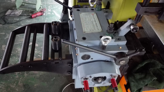 20 mm Medicine Cap Diameter Coil Feeding Line sử dụng Yaskawa hoặc Mitsubishi Servo Motor và áp suất 200 tấn đảm bảo sản xuất