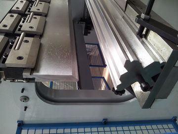 ESTUN E200 Controller CNC Folder Bender cho sản xuất quy mô lớn 2600mm Khoảng cách giữa các cột