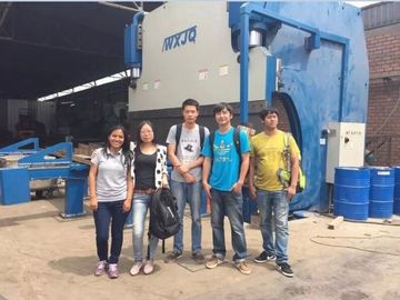 Độ dày cột đèn cao 16mm và Máy uốn gấp CNC với phạm vi thước đo sau 600mm theo yêu cầu của khách hàng