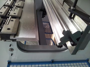 Máy chấn thủy lực đa trục điều khiển ESTUN E200 cho các ứng dụng hạng nặng